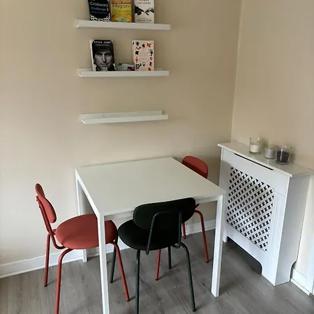Modern 1-bed Flat In Glasgow