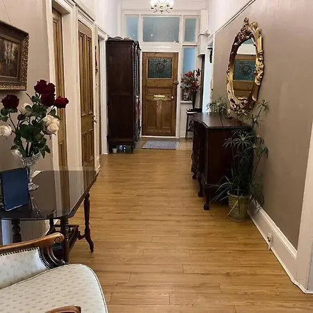 Wonderful 3 Bed West End Flat * グラスゴー