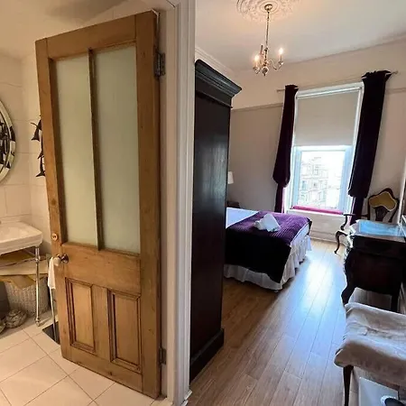 Wonderful 3 Bed West End Flat Glasgow