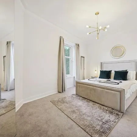 Large Terraced With Parking * Glasgow