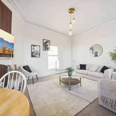 Large Terraced With Parking * Glasgow