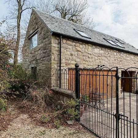 Апартаменты Converted Historical Stone Coach House *