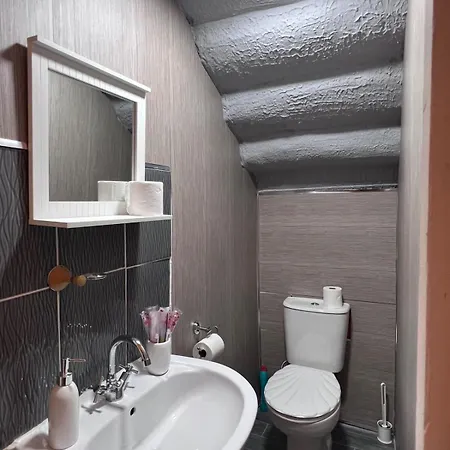 Semesterbostad Cheerful 5 Bedroom House Close To West End And Parking