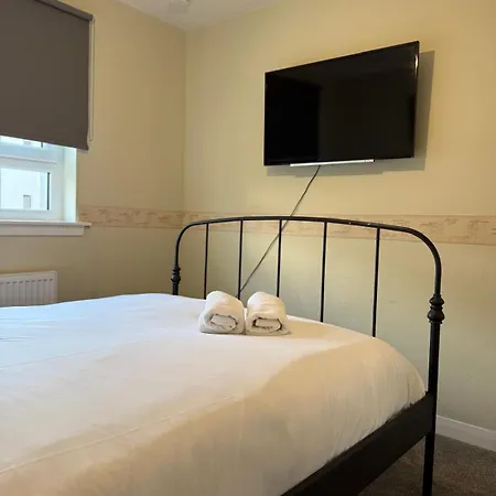2-bed By Glasgow