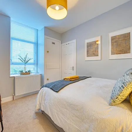 3-bed Flat Free Parking 10 Mins To Centre Apartamento