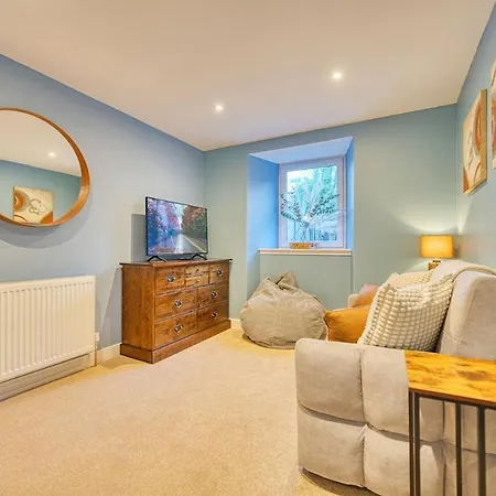 3-bed Flat Free Parking 10 Mins To Centre Glasgow