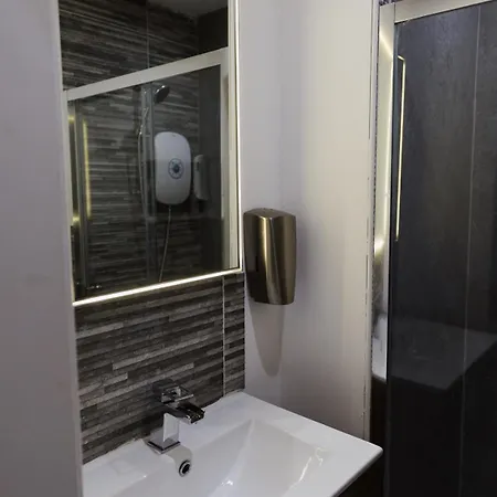 Westend Secc & Hydro - Two Bed By Living Scotland Апартаменты *