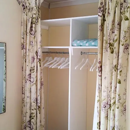 4 Bedroom Duplex - 6 Beds - Free Parking Апартаменты