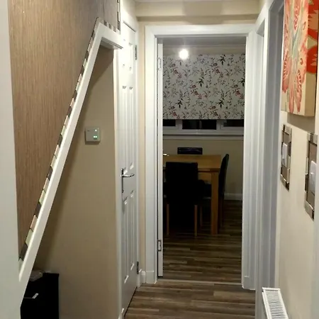 4 Bedroom Duplex - 6 Beds - Free Parking Глазго