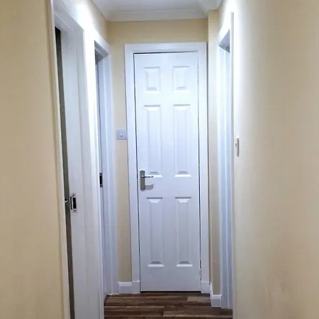 Apartment 4 Bedroom Duplex - 6 Beds - Free Parking Glasgow