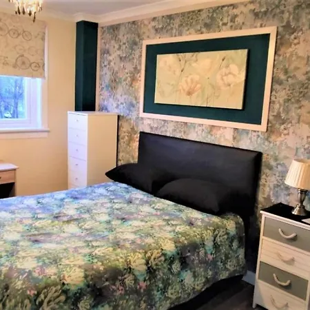 4 Bedroom Duplex - 6 Beds - Free Parking Apartment Glasgow