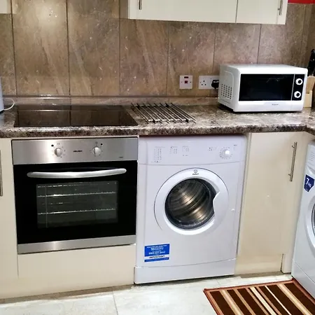 Апартаменты 4 Bedroom Duplex - 6 Beds - Free Parking