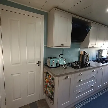 Homestay Double In Riverside - B Glasgow