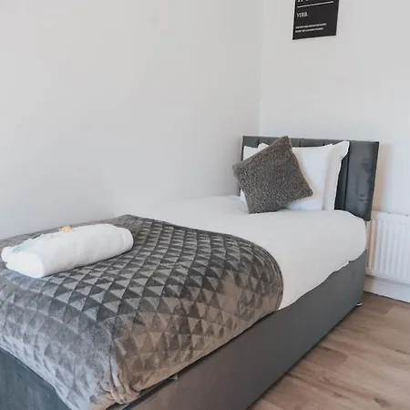 Stylish 3br By Hampden No 161 With Free Parking *