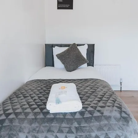 Stylish 3br By Hampden No 161 With Free Parking Lägenhet *