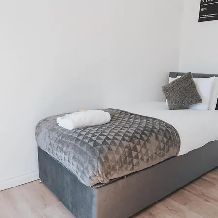 Stylish 3br By Hampden No 161 With Free Parking *
