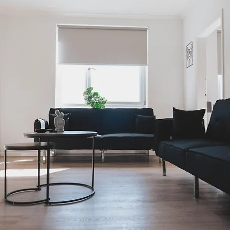 Stylish 3br By Hampden No 161 With Free Parking דירה *