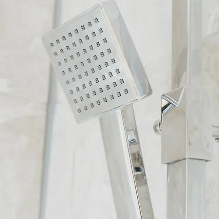 Stylish 3br Near Hampden No 29 With Free Parking