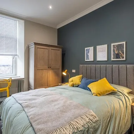 3br Gem West End Walk To Uni Parking *