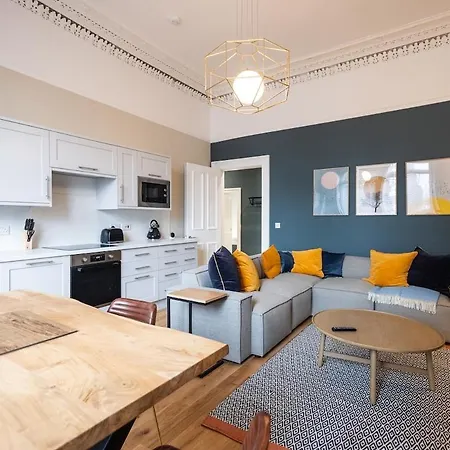 3br Gem West End Walk To Uni Parking Διαμέρισμα *