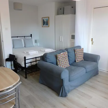 Apartman Modern Bright In South