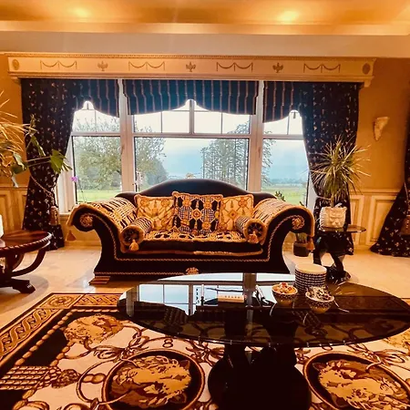 Finn Village Loch Lomond - The Black With Private Jacuzzi-style Bath