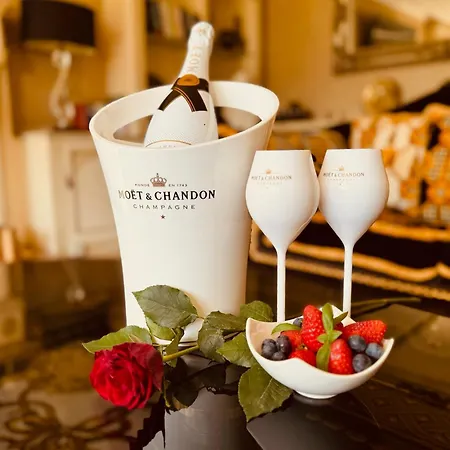 Finn Village Loch Lomond - The Black With Private Jacuzzi-style Bath Pansiyon *