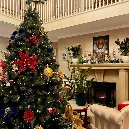 Finn Village Loch Lomond - The Black With Private Jacuzzi-style Bath *