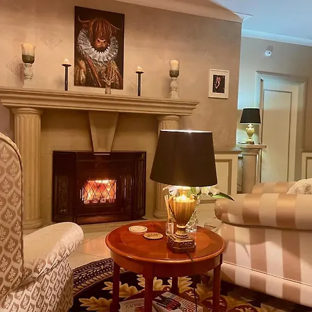 Finn Village Loch Lomond - The Black With Private Jacuzzi-style Bath Δωμάτια σε οικογενειακή κατοικία