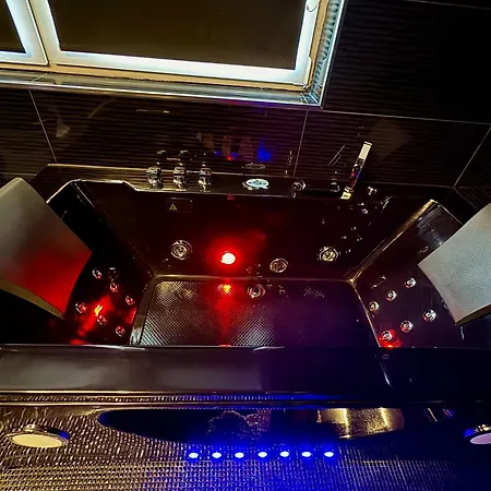 Pansiyon Finn Village Loch Lomond - The Black With Private Jacuzzi-style Bath