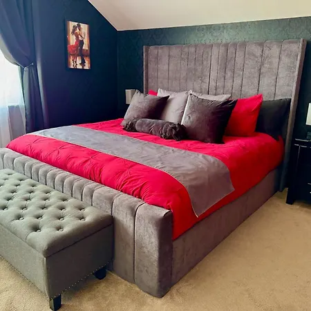 Finn Village Loch Lomond - The Black With Private Jacuzzi-style Bath Homestay szállás Drymen