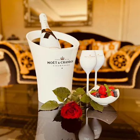 Finn Village - Loch Lomond - The Jungle With A Private Hot Tub Drymen