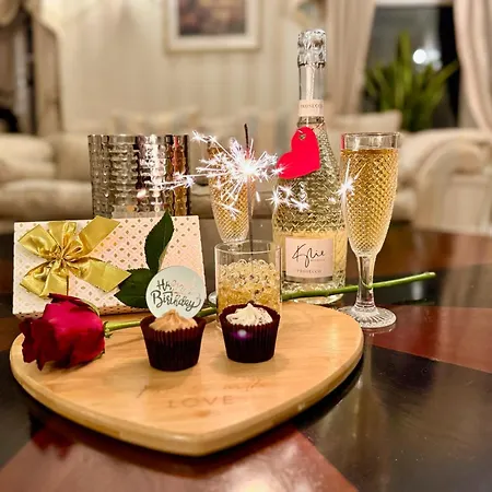 Pensión Finn Village - Loch Lomond - The Jungle With A Private Hot Tub