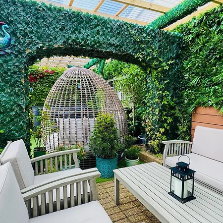 Finn Village - Loch Lomond - The Jungle With A Private Hot Tub