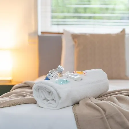 Clydebank 2 Bedroom غلاسغو