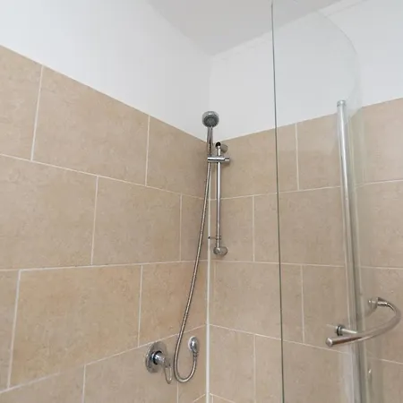 Clydebank 2 Bedroom Ferienhaus *
