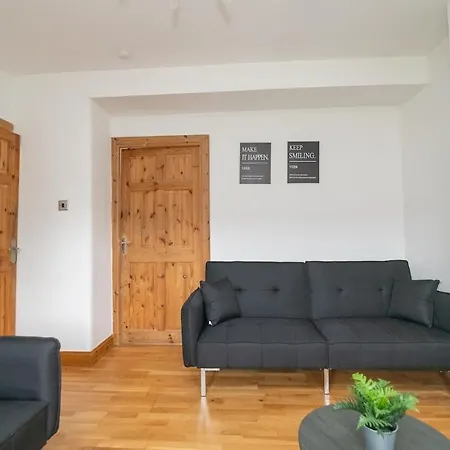 Clydebank 2 Bedroom شقة