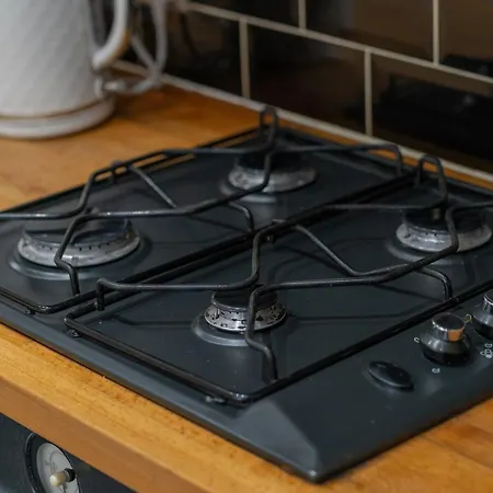 Clydebank 2 Bedroom غلاسغو