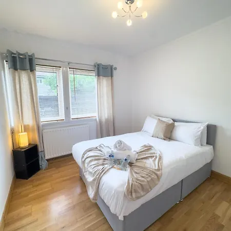 Clydebank 2 Bedroom Ferienhaus Glasgow