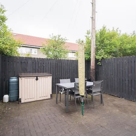 Clydebank 2 Bedroom غلاسغو