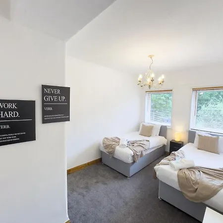 Clydebank 2 Bedroom شقة *