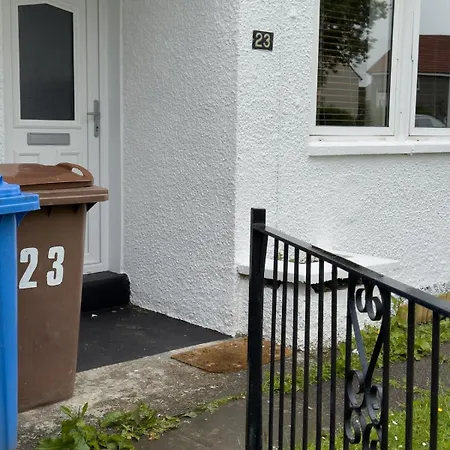 Clydebank 2 Bedroom Ferienhaus