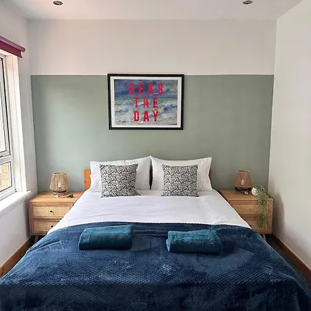 2br House Free Parking Easy Access Apartament