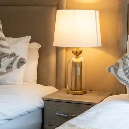 2 Bdr House By Caledonia Luxe Short Lets & Serviced * Glasgow