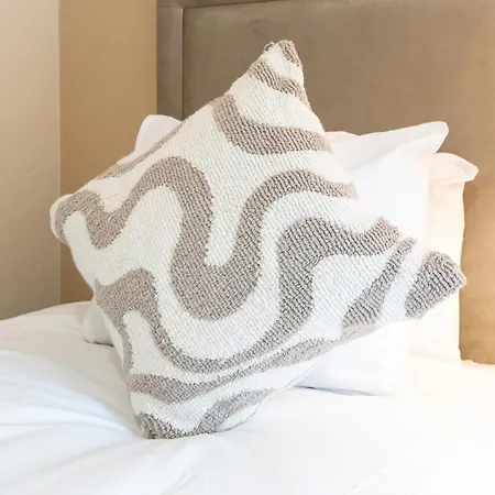 2 Bdr House By Caledonia Luxe Short Lets & Serviced 度假居