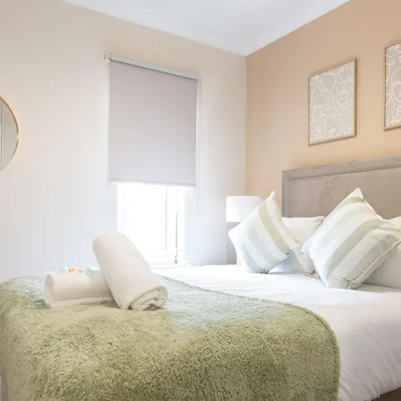 2 Bdr House By Caledonia Luxe Short Lets & Serviced Сasa de vacaciones