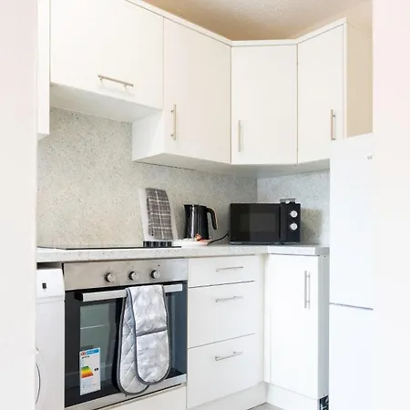 2 Bdr House By Caledonia Luxe Short Lets & Serviced 度假居