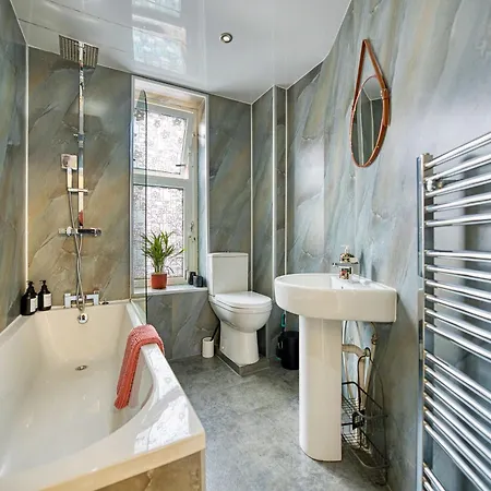 Comfortable 2br With Free Parking