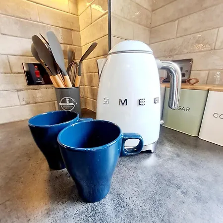 Modern - Free Parking Apartment Glasgow