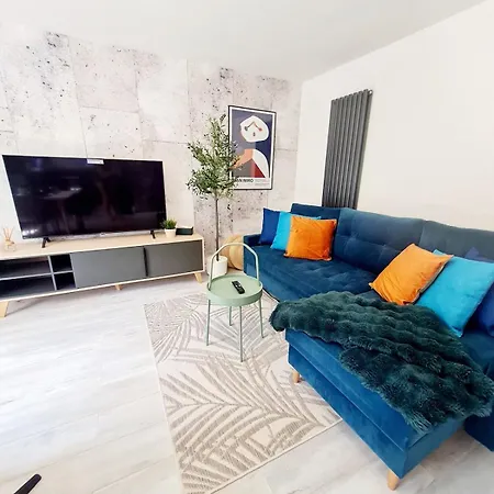 Modern - Free Parking グラスゴー